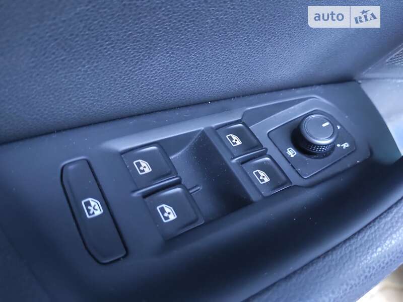 Універсал Volkswagen Passat 2017 в Львові