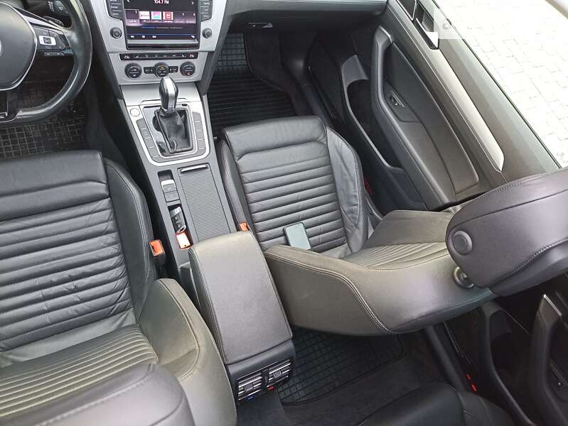 Універсал Volkswagen Passat 2017 в Львові