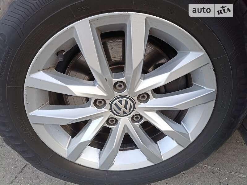 Універсал Volkswagen Passat 2017 в Львові