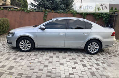 Седан Volkswagen Passat 2012 в Киеве