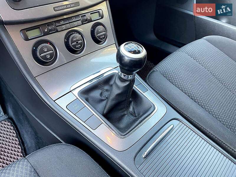 Седан Volkswagen Passat 2007 в Киеве