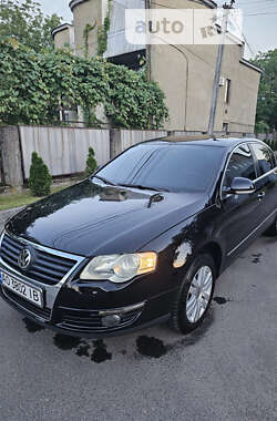 Седан Volkswagen Passat 2005 в Тячеве