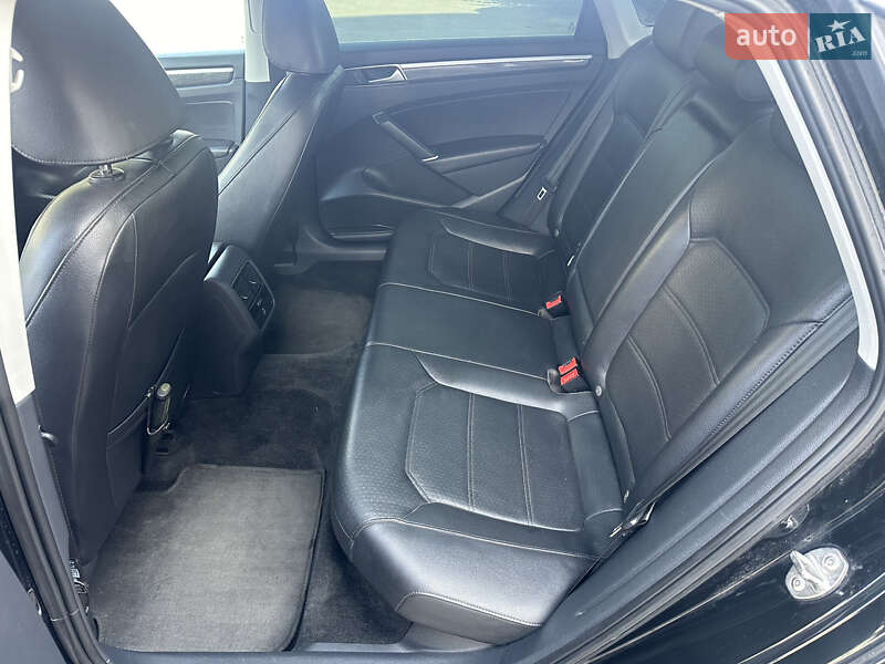 Седан Volkswagen Passat 2016 в Тернополе