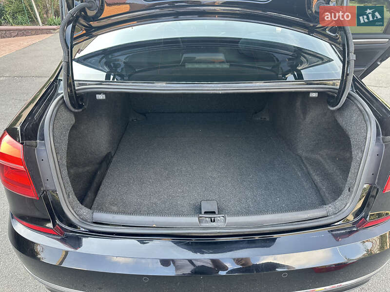 Седан Volkswagen Passat 2016 в Тернополе