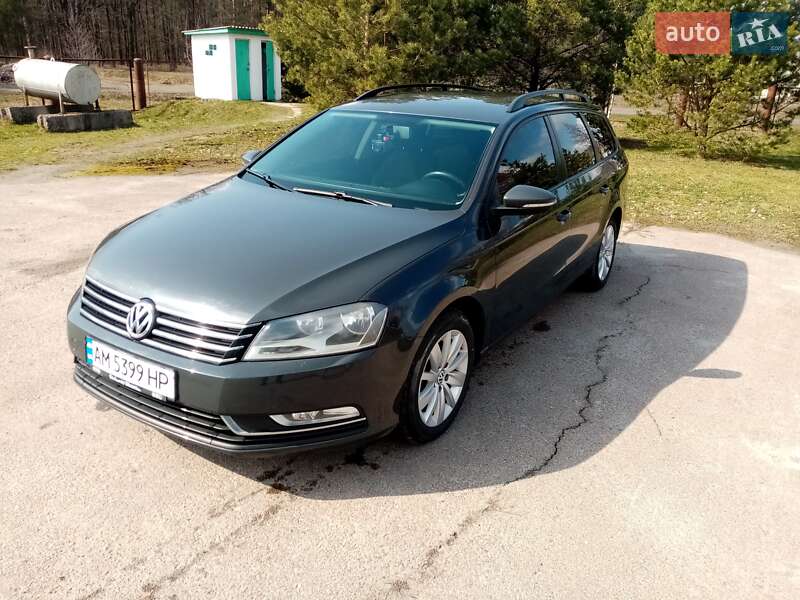 Универсал Volkswagen Passat 2011 в Романове