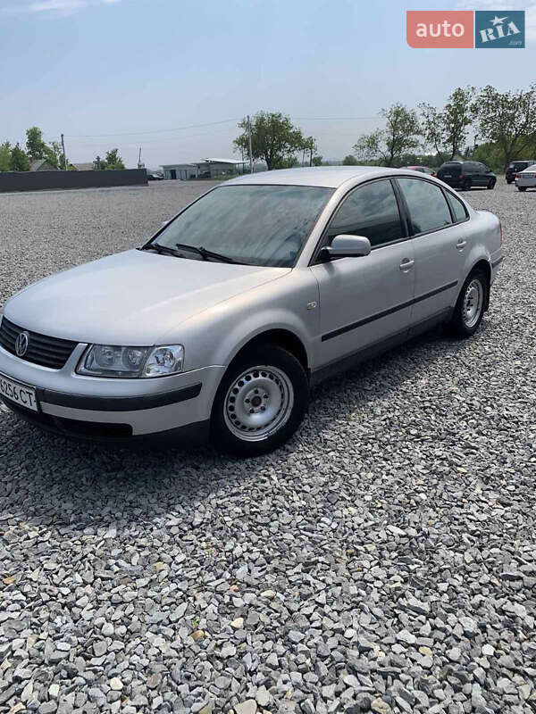 Седан Volkswagen Passat 1997 в Чернівцях