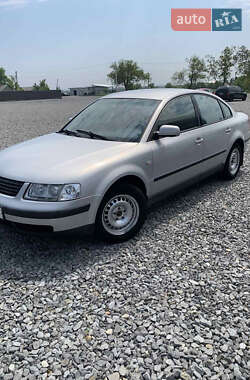 Седан Volkswagen Passat 1997 в Черновцах