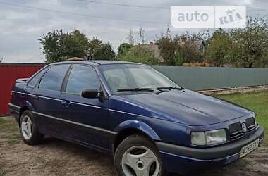 Седан Volkswagen Passat 1989 в Ратному