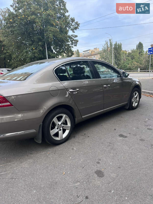 Седан Volkswagen Passat 2011 в Киеве фото 2 Седан Volkswagen Passat 2011 в Киеве