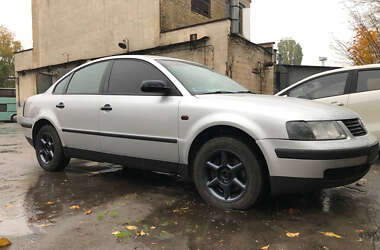 Седан Volkswagen Passat 1996 в Киеве