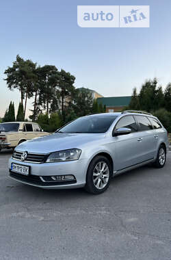 Универсал Volkswagen Passat 2012 в Тростянце