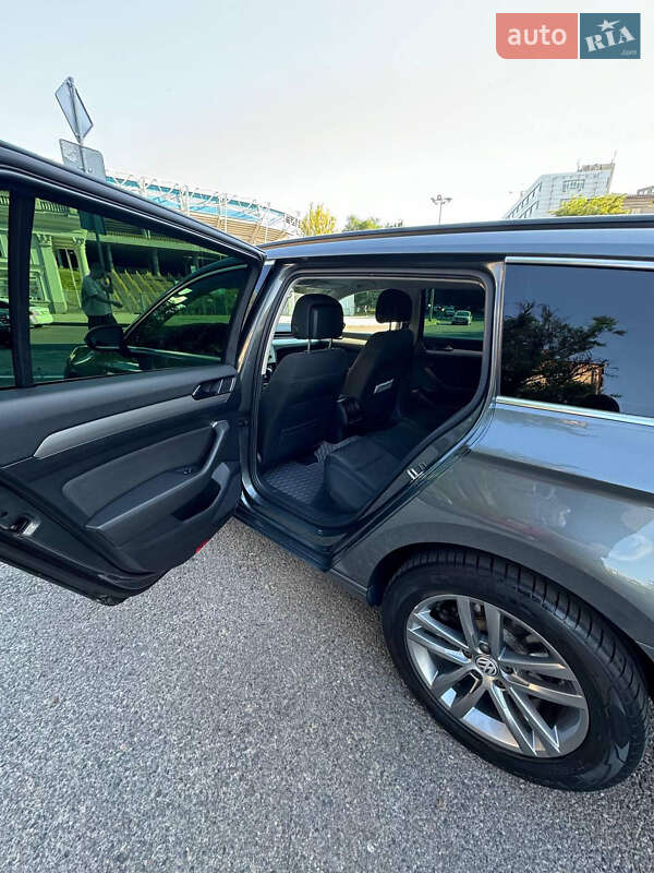 Универсал Volkswagen Passat 2015 в Днепре