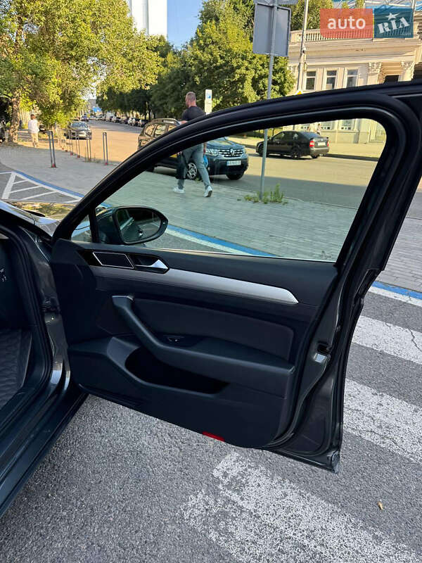 Универсал Volkswagen Passat 2015 в Днепре
