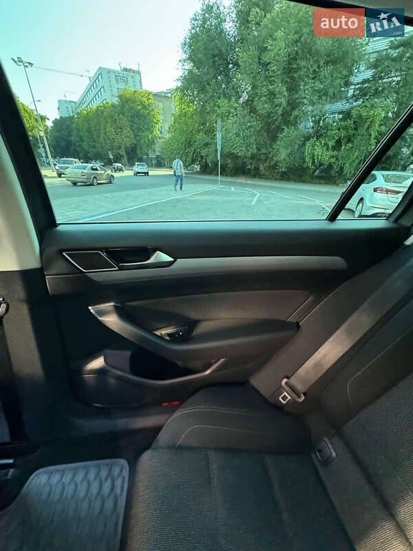 Универсал Volkswagen Passat 2015 в Днепре