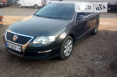 Седан Volkswagen Passat 2005 в Рівному