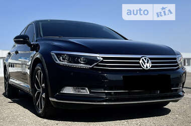 Седан Volkswagen Passat 2019 в Киеве