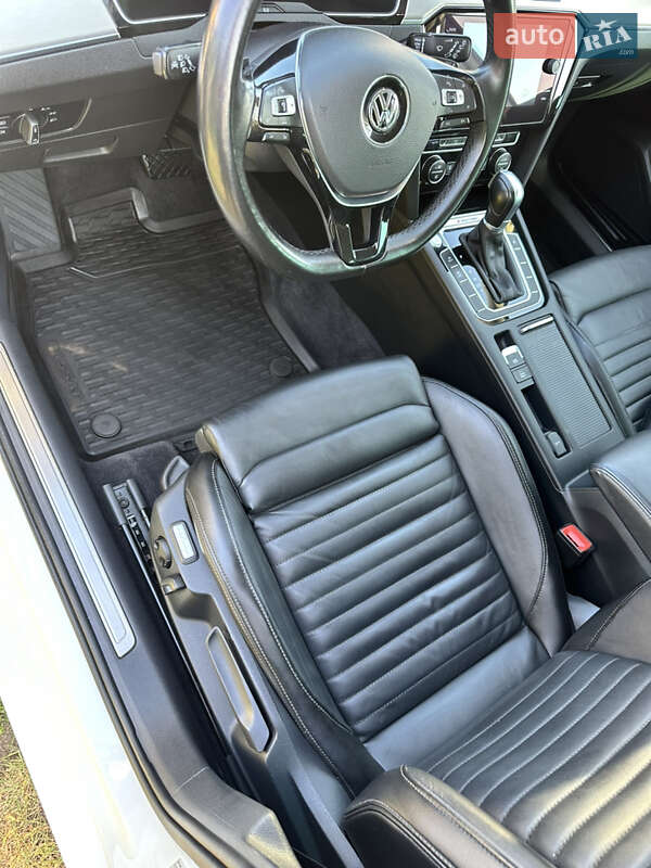 Универсал Volkswagen Passat 2018 в Львове