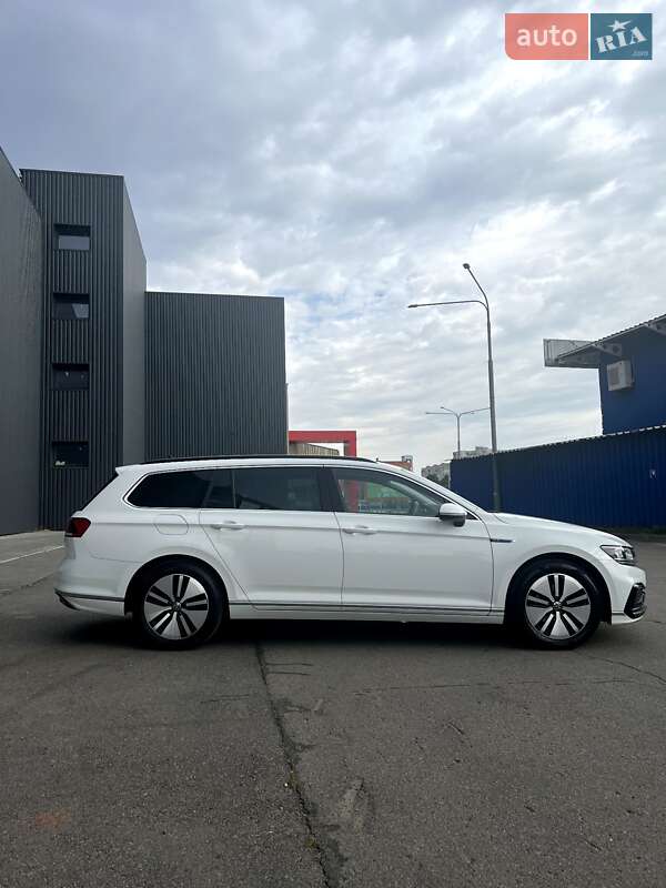 Универсал Volkswagen Passat 2021 в Харькове