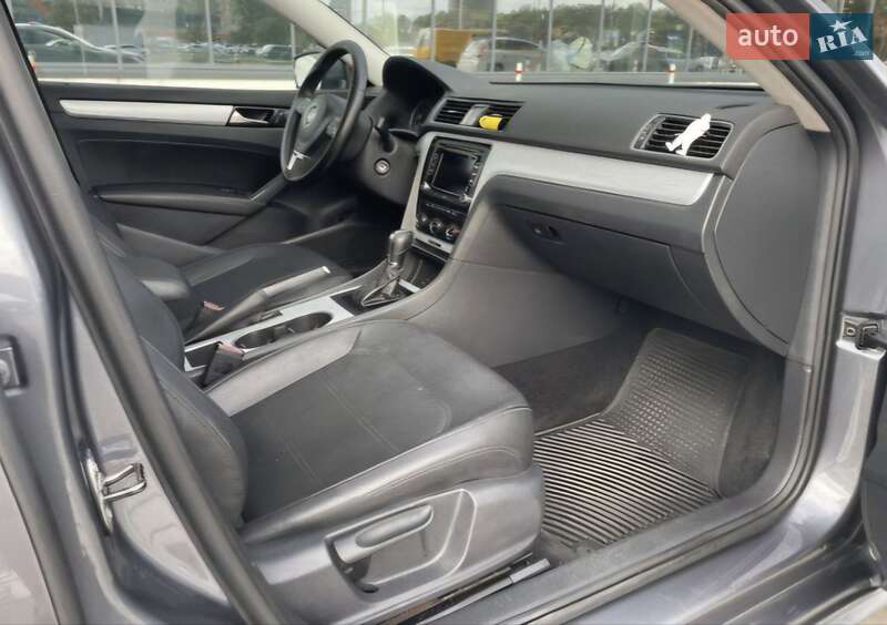 Седан Volkswagen Passat 2013 в Киеве