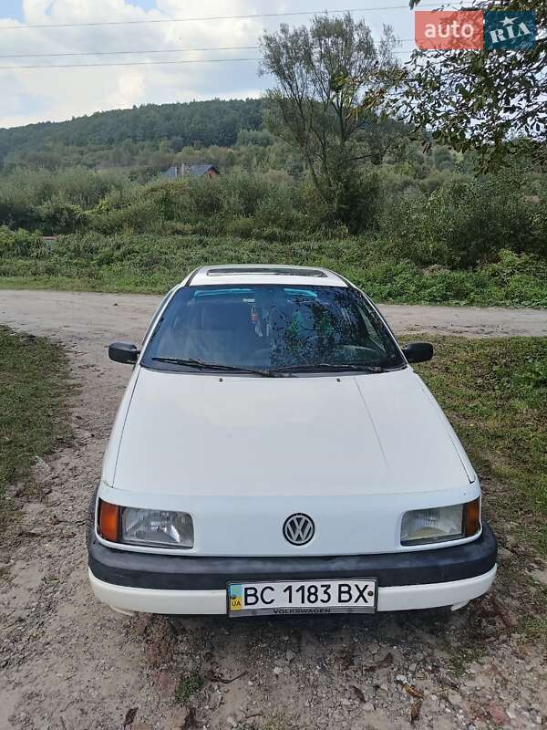 Седан Volkswagen Passat 1988 в Брюховичах