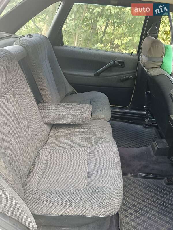 Седан Volkswagen Passat 1988 в Брюховичах