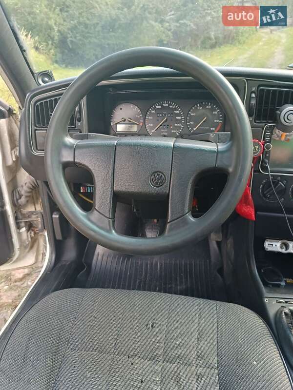 Седан Volkswagen Passat 1988 в Брюховичах