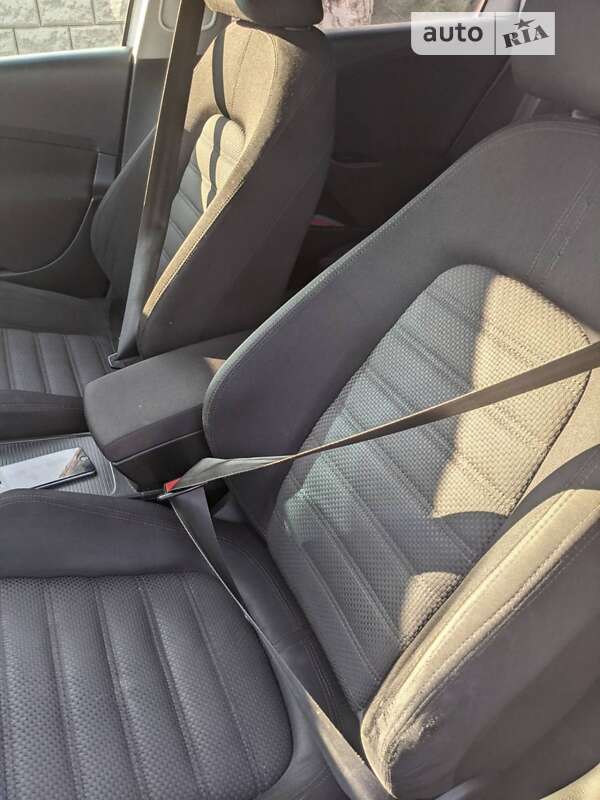 Універсал Volkswagen Passat 2010 в Рівному