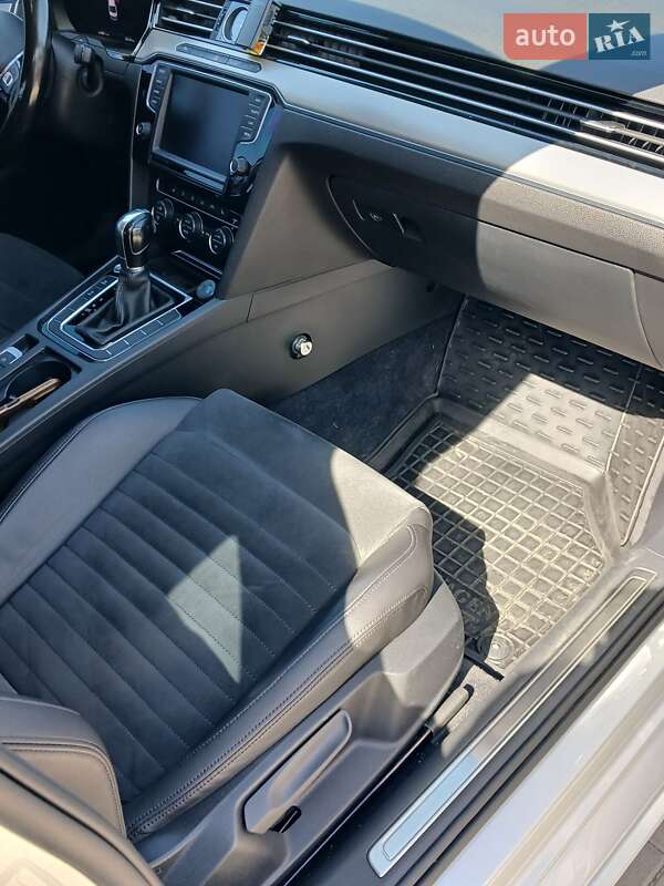 Седан Volkswagen Passat 2016 в Южном