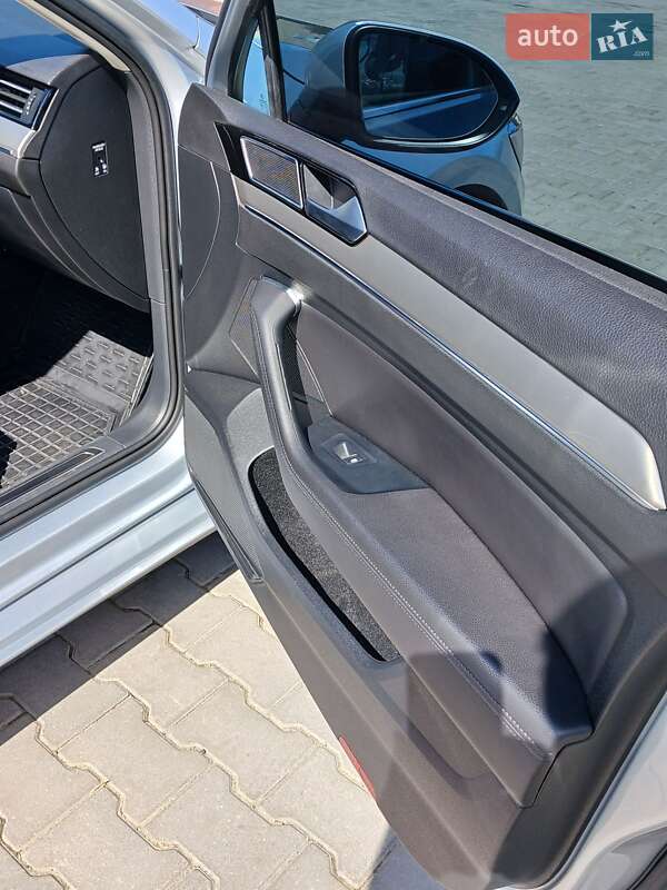 Седан Volkswagen Passat 2016 в Южном