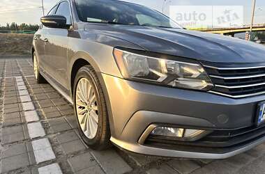 Седан Volkswagen Passat 2016 в Киеве