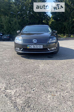 Седан Volkswagen Passat 2013 в Львове