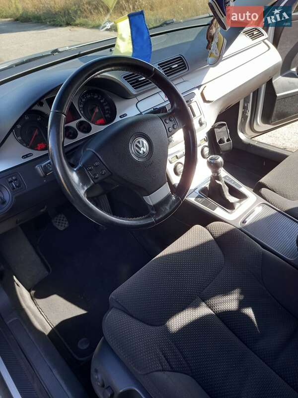 Універсал Volkswagen Passat 2007 в Обухові