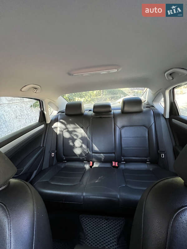 Седан Volkswagen Passat 2013 в Днепре фото 12 Седан Volkswagen Passat 2013 в Днепре