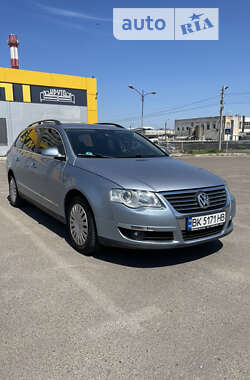 Універсал Volkswagen Passat 2007 в Житомирі