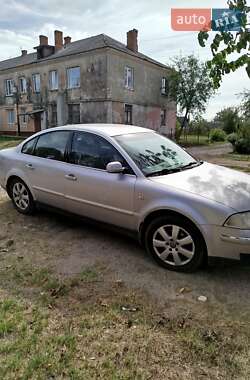 Седан Volkswagen Passat 2000 в Гнивани