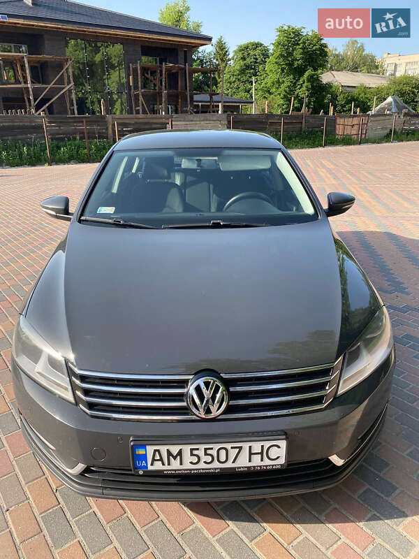 Седан Volkswagen Passat 2012 в Звягеле