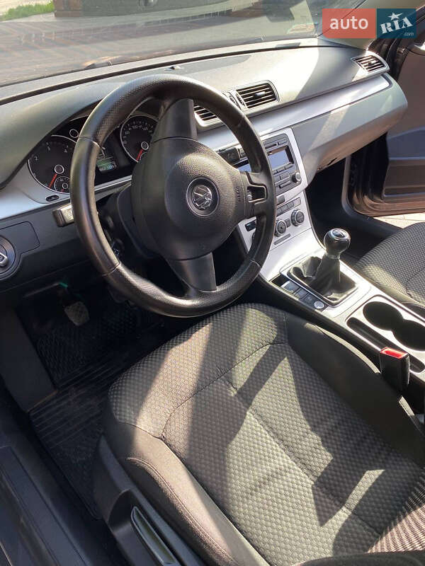 Седан Volkswagen Passat 2012 в Звягеле