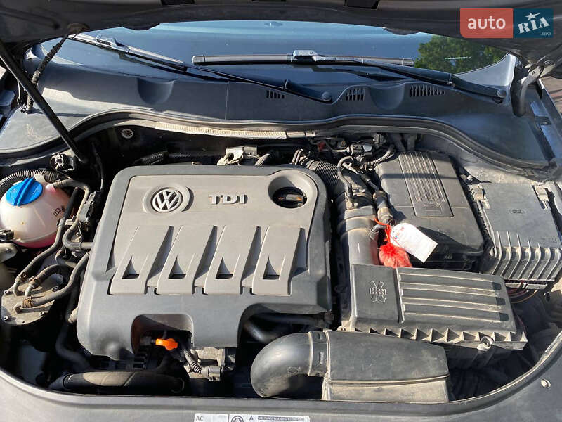 Седан Volkswagen Passat 2012 в Звягеле