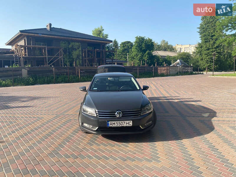 Седан Volkswagen Passat 2012 в Звягеле