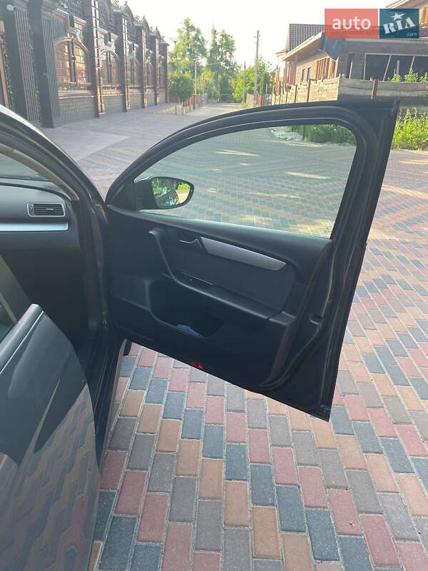 Седан Volkswagen Passat 2012 в Звягеле