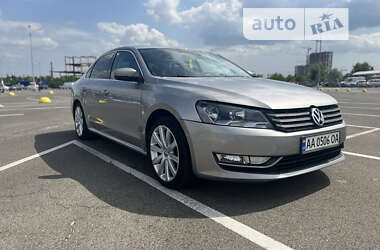 Седан Volkswagen Passat 2013 в Киеве