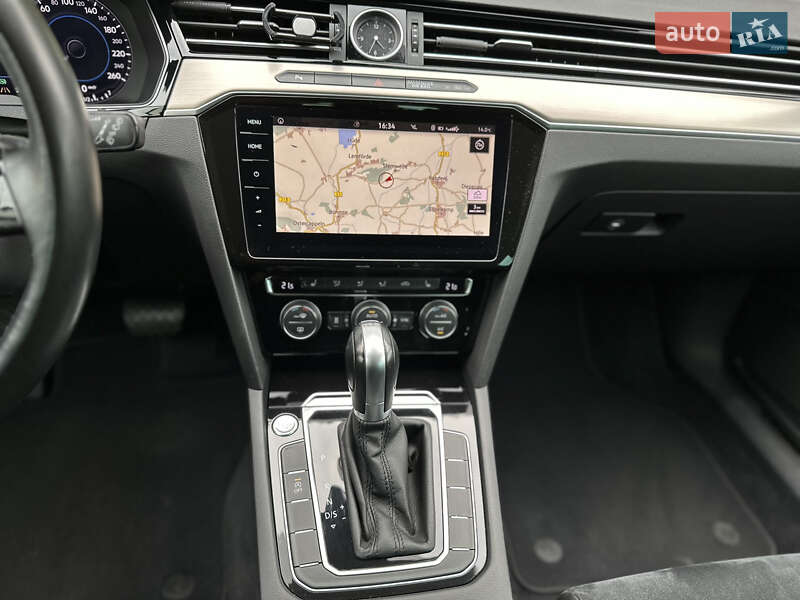 Универсал Volkswagen Passat 2017 в Одессе