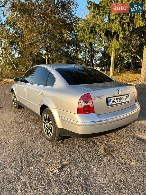 Седан Volkswagen Passat 2001 в Сарнах