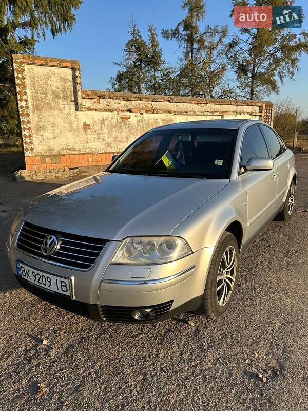 Седан Volkswagen Passat 2001 в Сарнах
