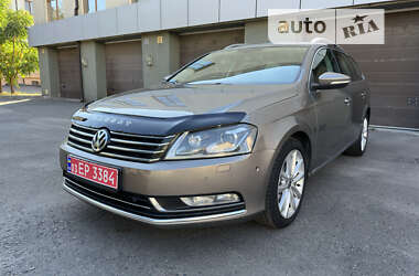 Універсал Volkswagen Passat 2011 в Рівному