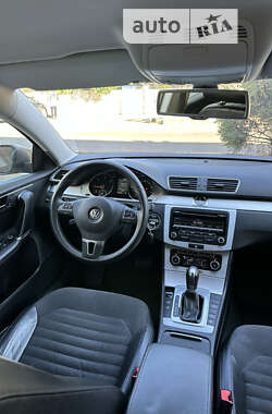 Универсал Volkswagen Passat 2011 в Ровно