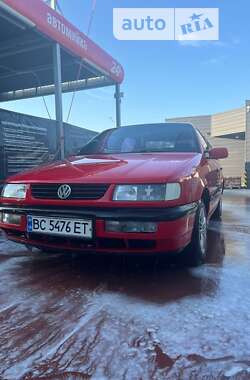 Седан Volkswagen Passat 1994 в Львове