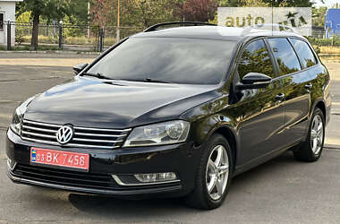 Універсал Volkswagen Passat 2012 в Миколаєві