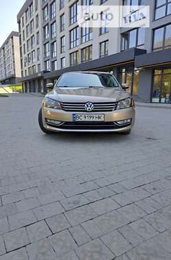 Седан Volkswagen Passat 2015 в Новояворовске