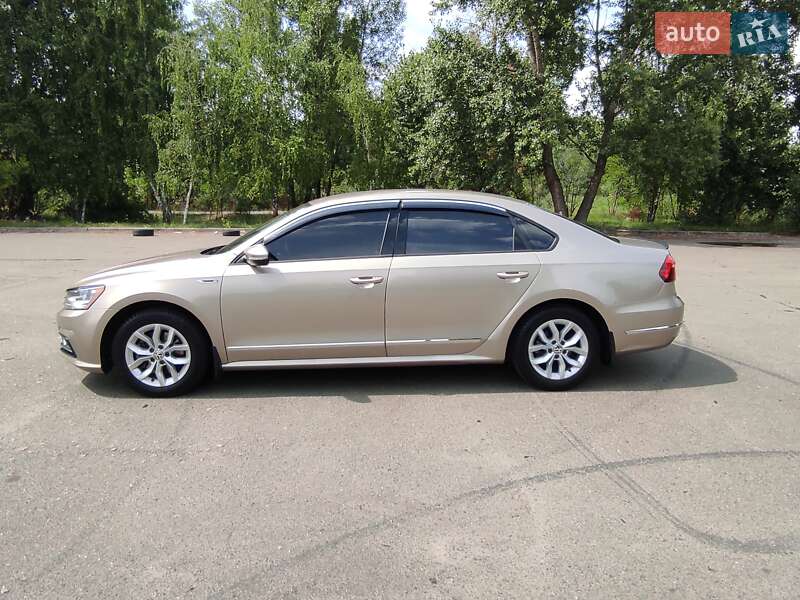 Седан Volkswagen Passat 2017 в Киеве
